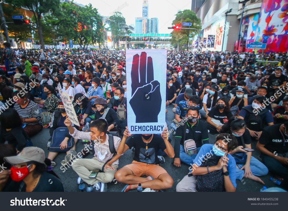 Tens of thousands of pro democracy demonstrators gather on Ratchapason Road to address various social problems, including government work problems, and criticize the monarch.