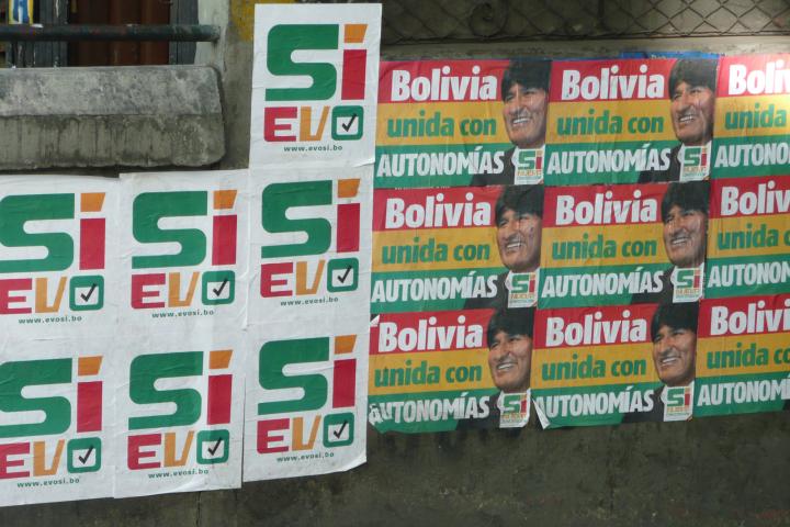 Campaign posters for a 2008 plebiscite on Evo Morales’s presidency